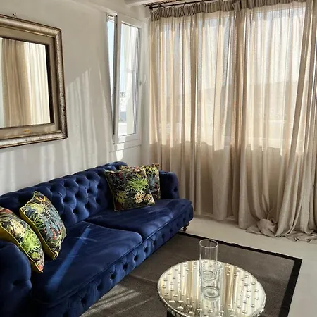 The House In Town Apartment